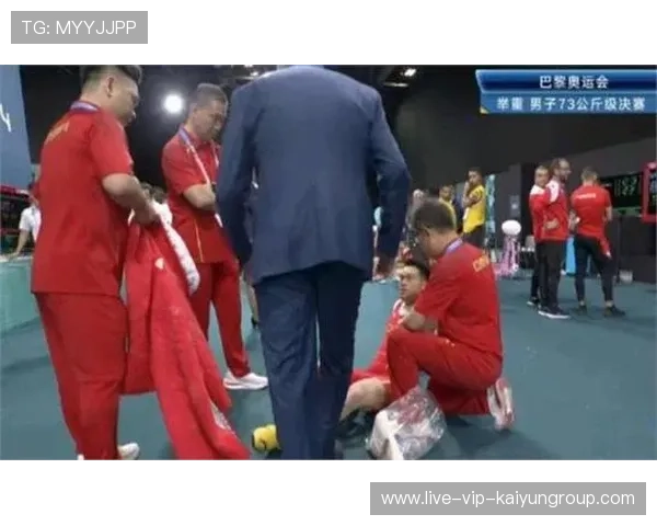 举重教练身材太好被误以为选手